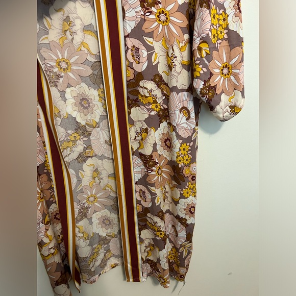 NWT! Beautiful floral flowy kimono duster top - one size - Justin & Taylor - Picture 7 of 13